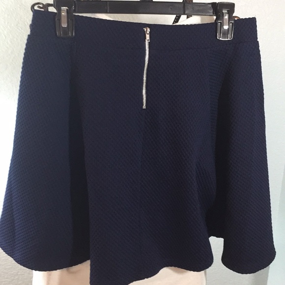H&M navy swing skirt, fun & flirty, NEW with tags! - Picture 3 of 5